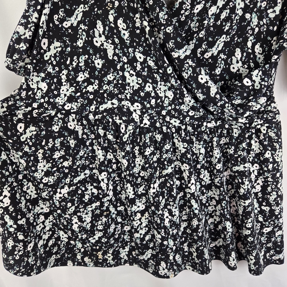 Lane Bryant Black White Blue Floral Faux Wrap Peplum Blouse Top Plus Size 14/16 - Picture 7 of 12